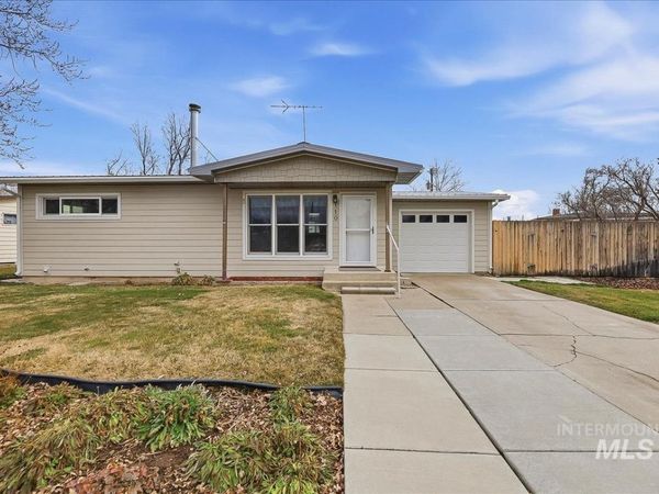 110 Abbott Dr, Mountain Home, ID 83647