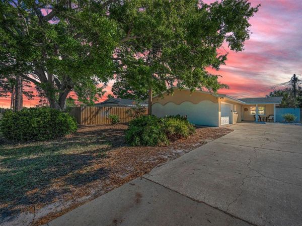 2053 JEFFERSON AVENUE, DUNEDIN, FL 34698