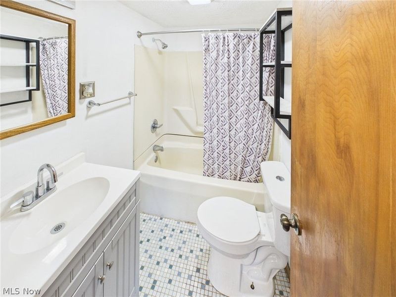 56 N Meadowlark Drive, Williamstown, WV 26187 Photo 10