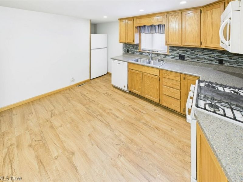 56 N Meadowlark Drive, Williamstown, WV 26187 Photo 5