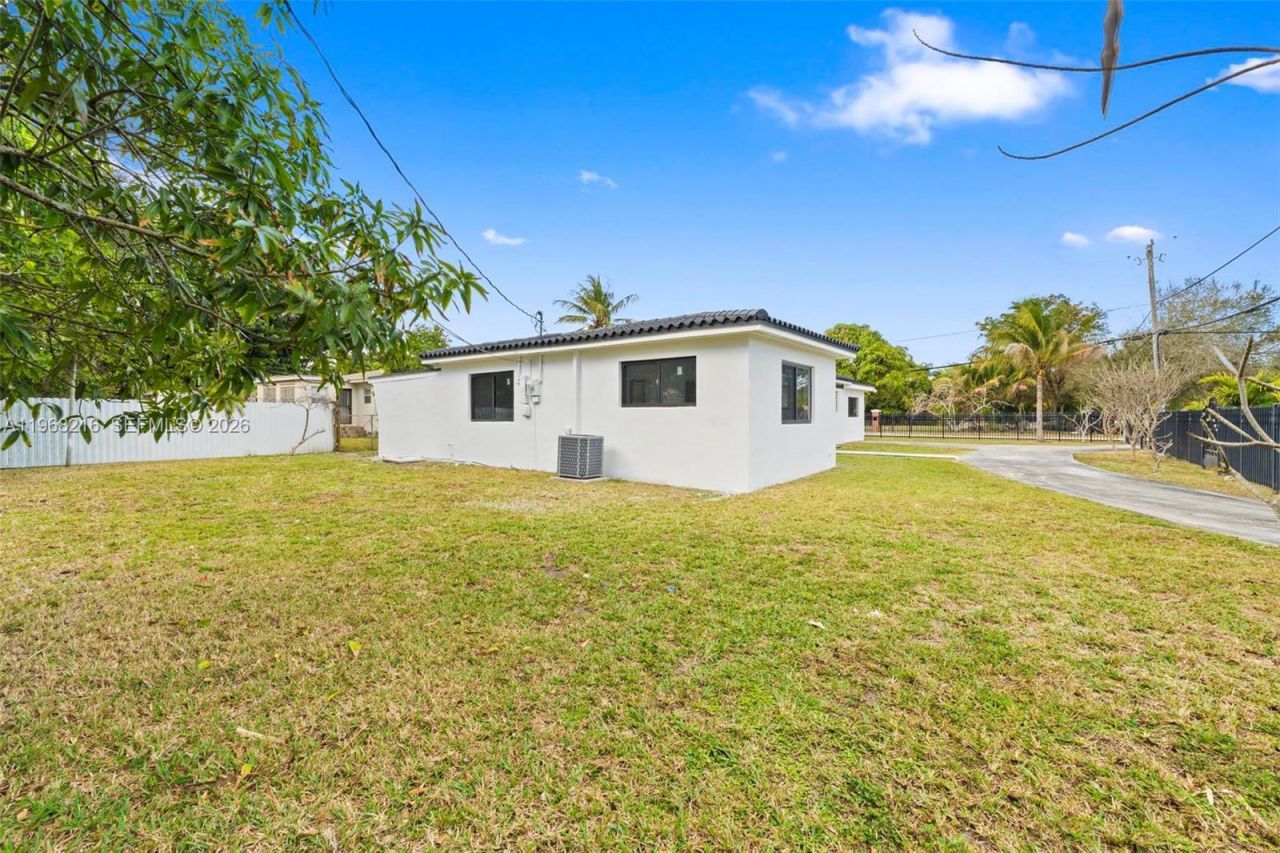 14950 NE 2nd Ave , Miami, FL 33161 Photo