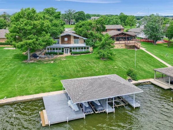 105 Cheyenne Drive, Lake Kiowa, TX 76240