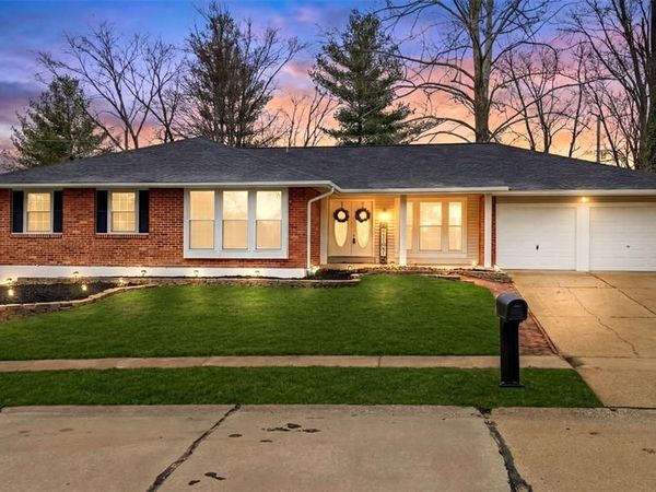 805 Phaeton Drive, Manchester, MO 63021