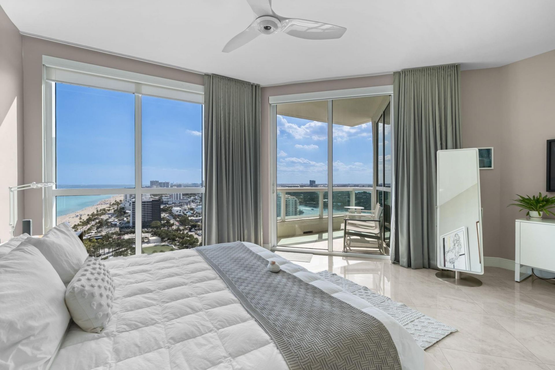 101 S Fort Lauderdale Beach Boulevard, Unit 2407, Fort Lauderdale, FL 33316 Photo