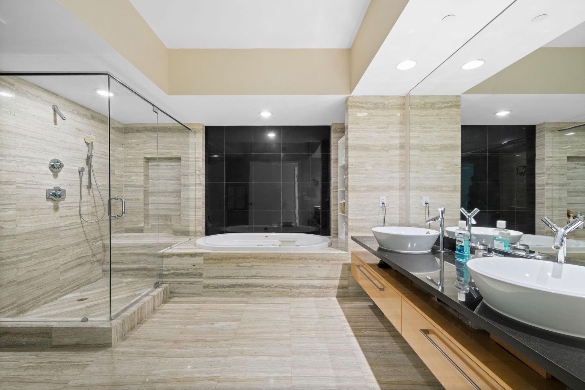 101 S Fort Lauderdale Beach Boulevard, Unit 2407, Fort Lauderdale, FL 33316 Photo