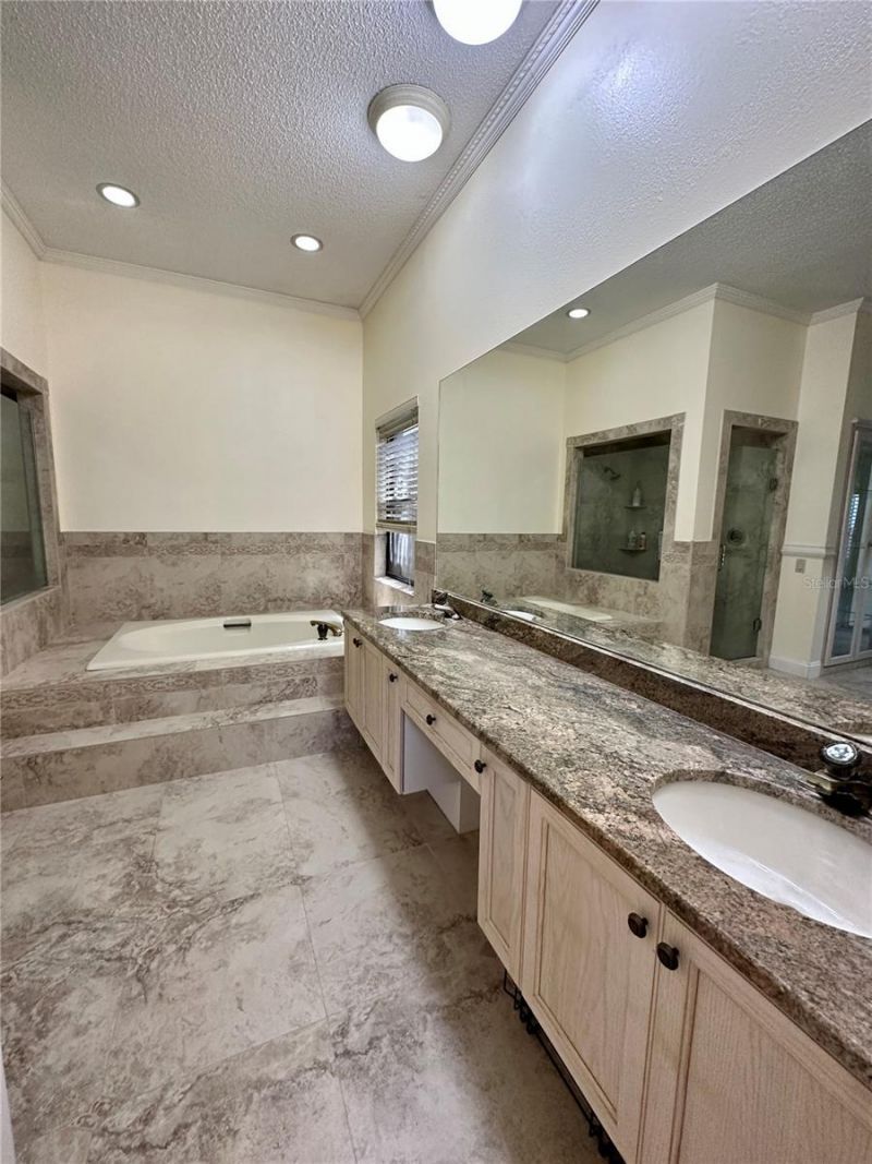 8133 Misty Oaks Boulevard, Sarasota, FL 34243 Photo