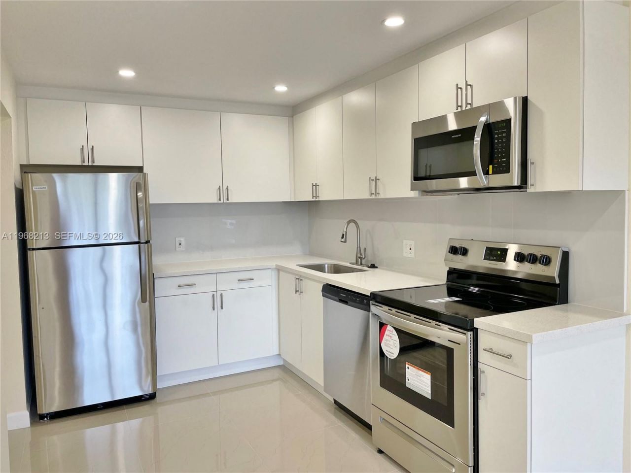 16950 W Dixie Hwy, Unit A322, North Miami Beach, FL 33160 Main Photo