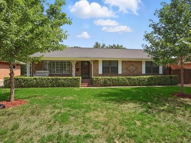 2915 Touraine Drive, Dallas, TX 75211