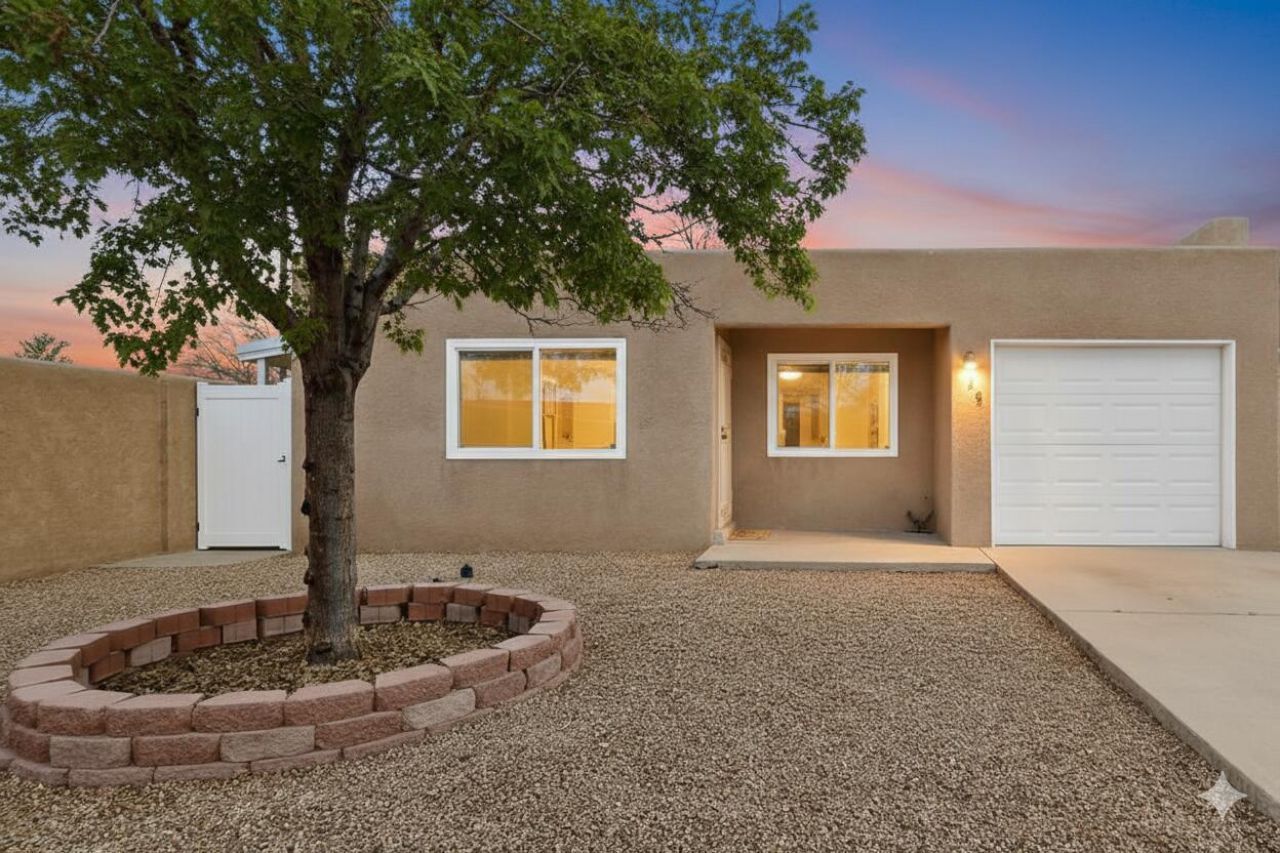 329 Shannon Place Nw, Albuquerque, NM 87107 Main Photo