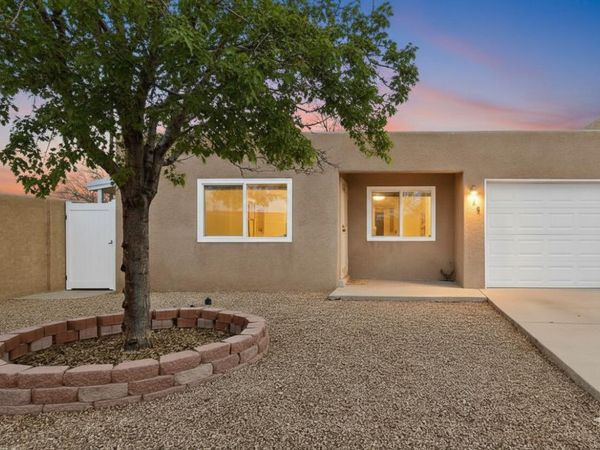329 Shannon Place NW, Albuquerque, NM 87107