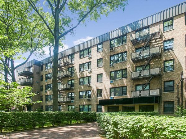 4 Birchwood Court , Unit 3J, Mineola, NY 11501