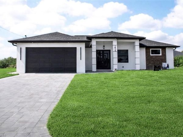 1015 Agnes AVE, LEHIGH ACRES, FL 33971