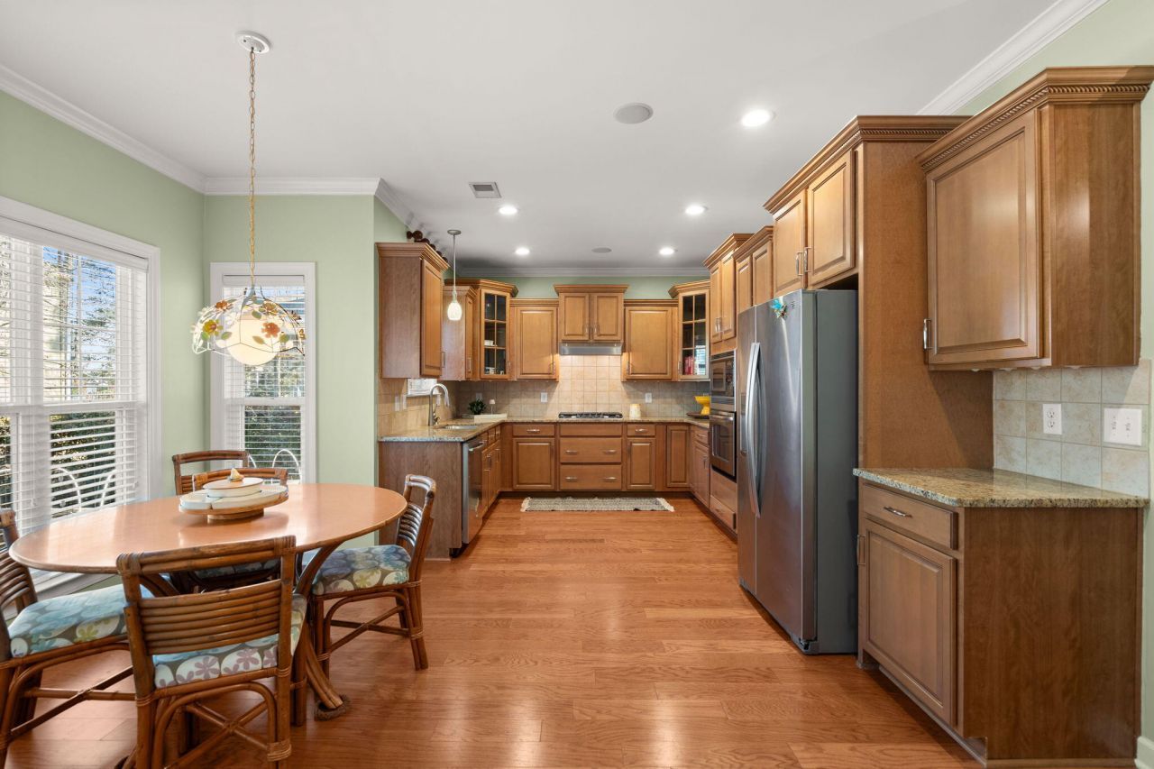 101 Ribbon Road Photo 18