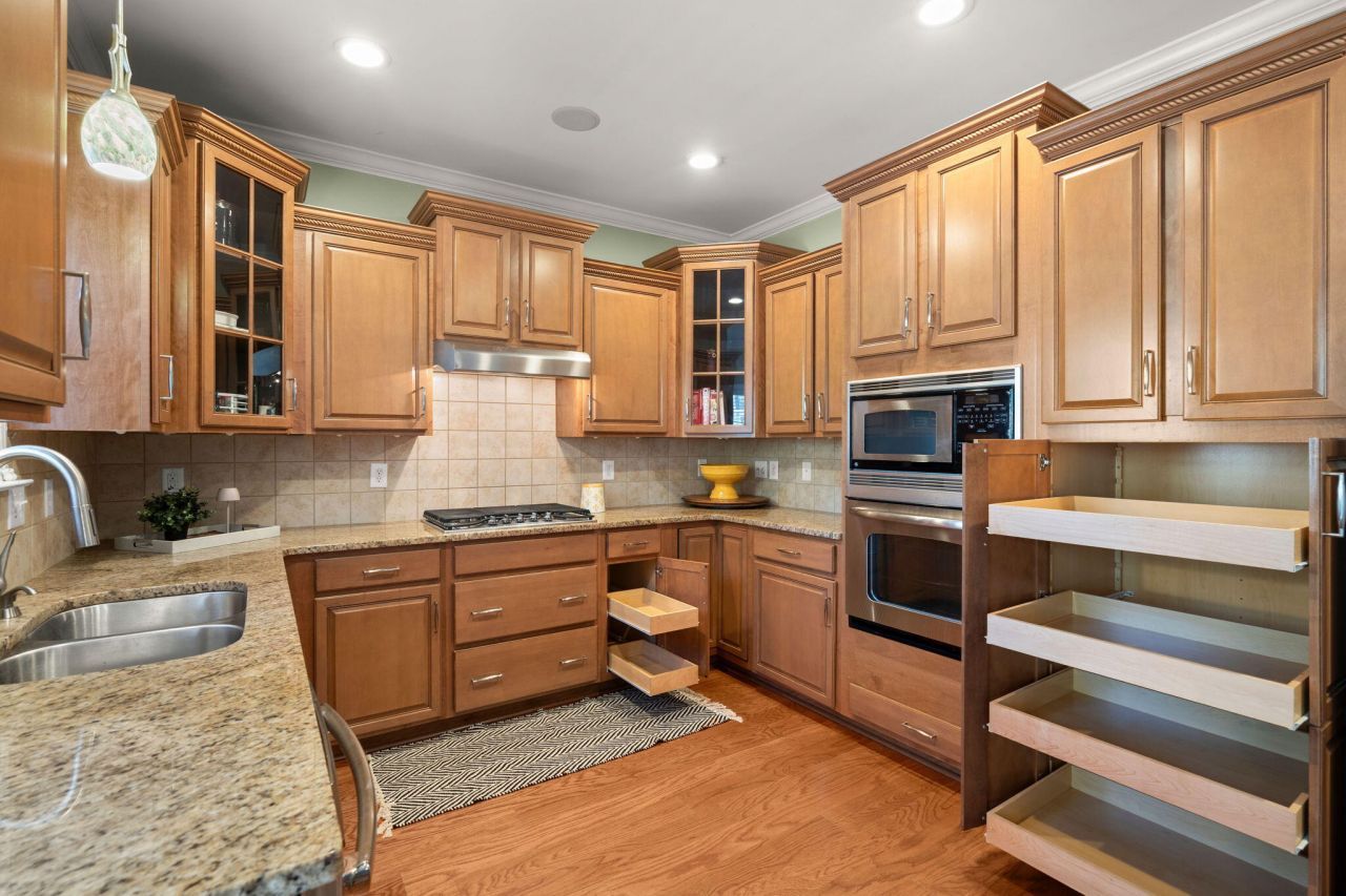 101 Ribbon Road Photo 19