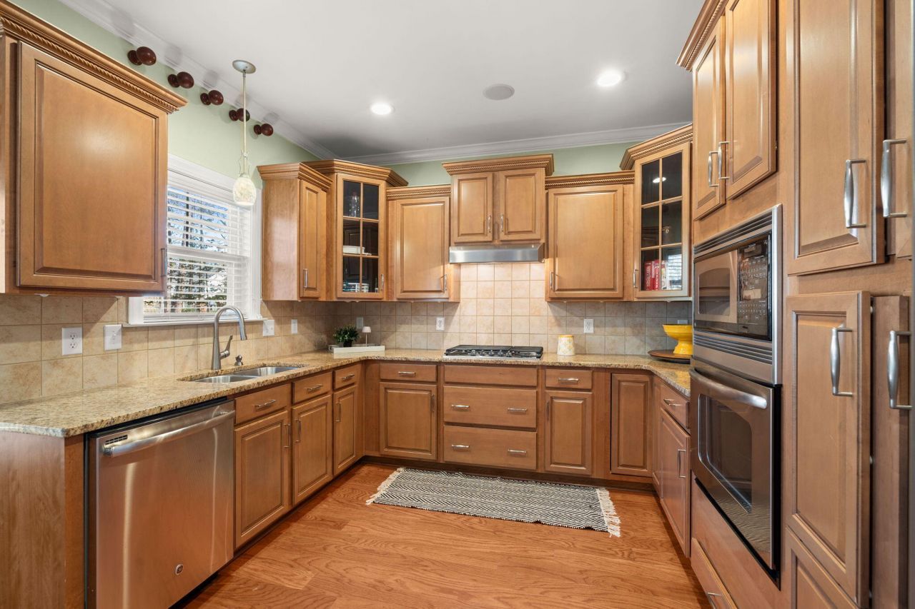 101 Ribbon Road Photo 21