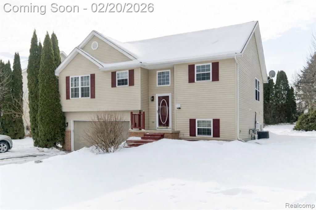 2430 Hickory Circle Drive, Oceola Township, MI 48855 Main Photo