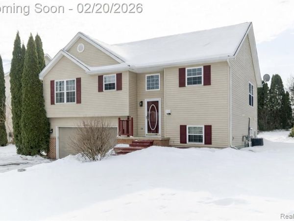 2430 Hickory Circle Drive, Oceola Twp, MI 48855