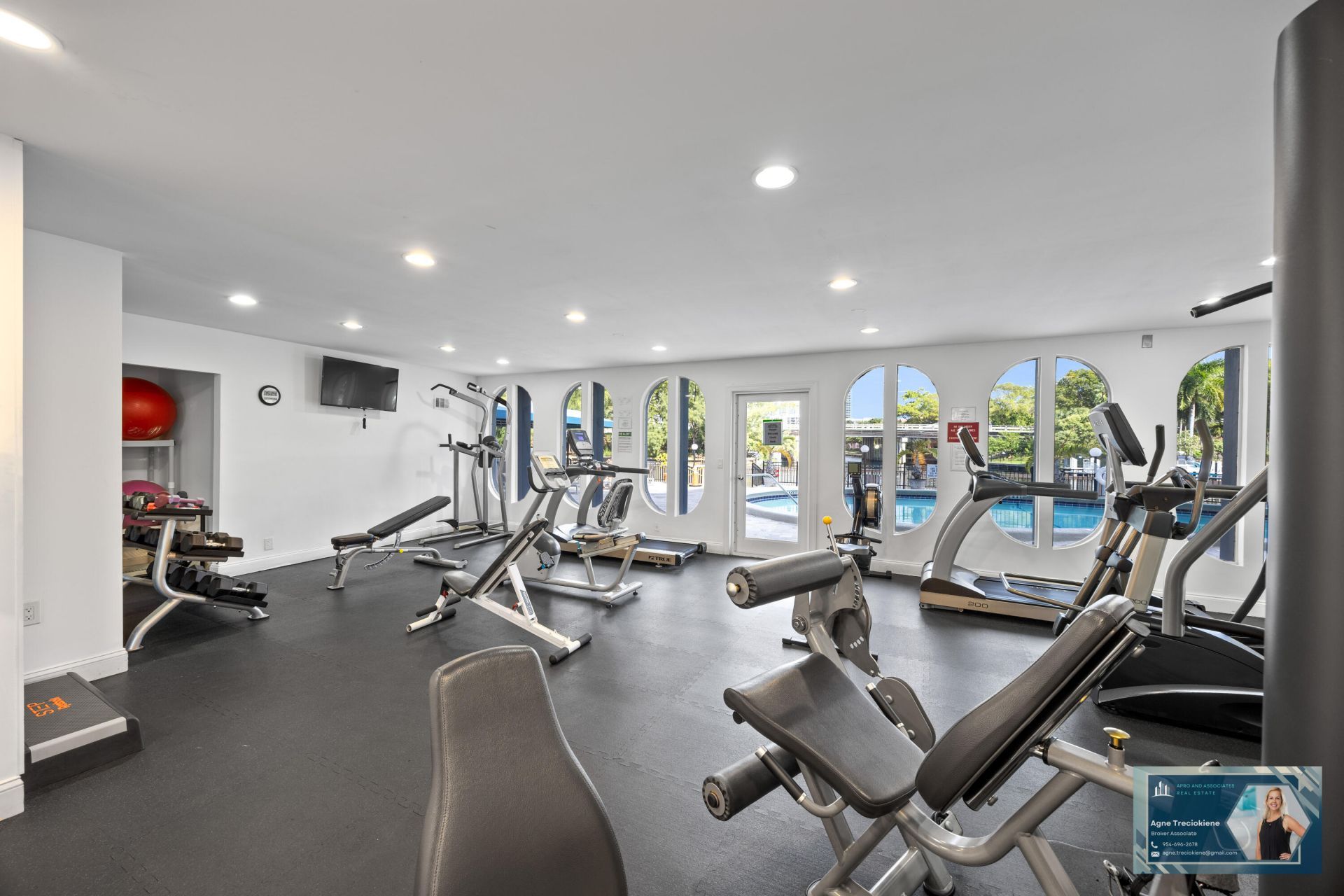 300 Diplomat Parkway, Unit 812, Hallandale Beach, FL 33009 Photo