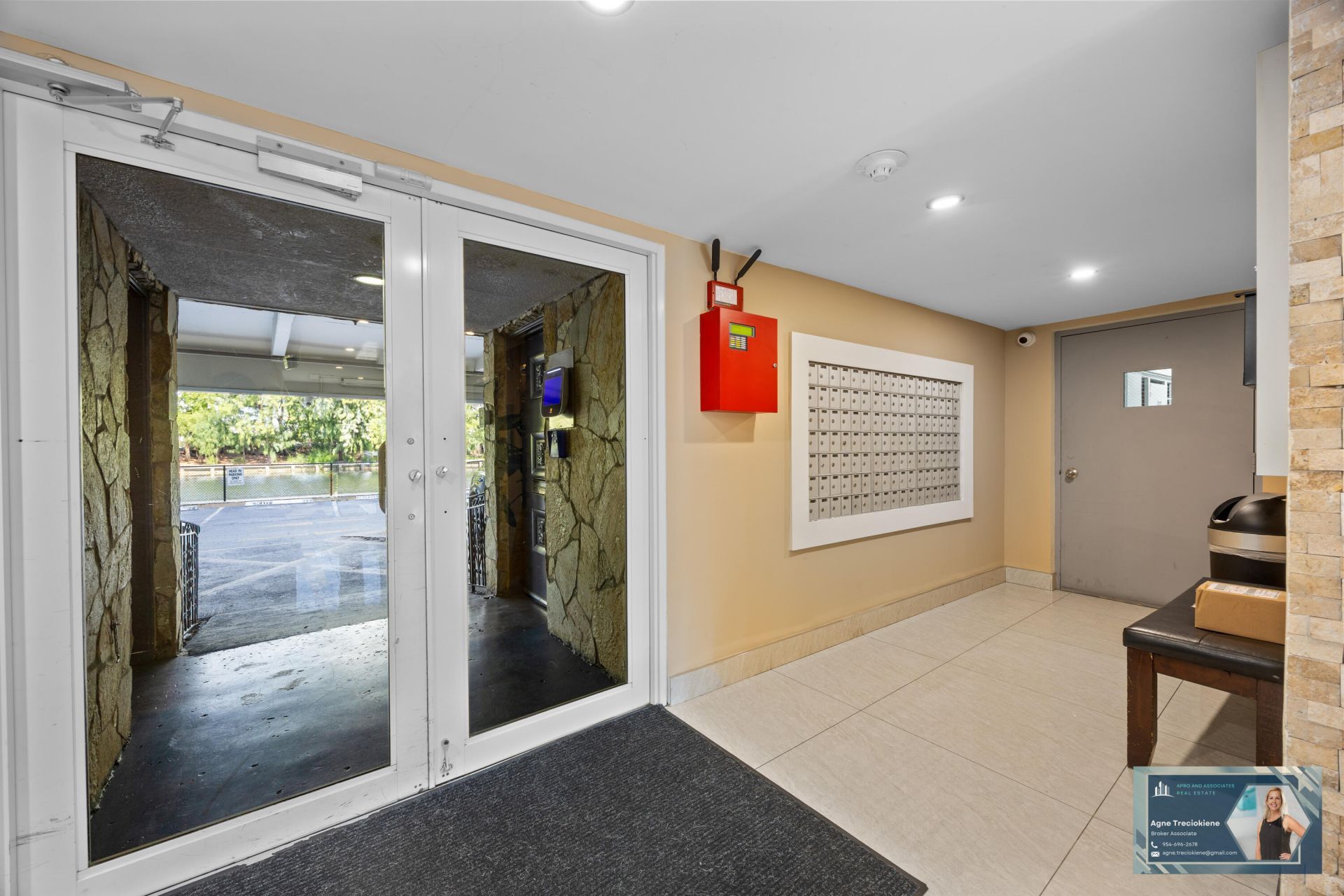 300 Diplomat Parkway, Unit 812, Hallandale Beach, FL 33009 Photo