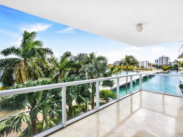 10 Venetian Way, Unit 403, Miami Beach, FL 33139
