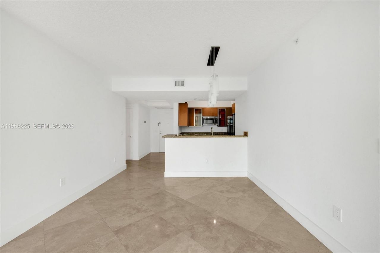 10 Venetian Way, Unit 403, Miami Beach, FL 33139 Photo