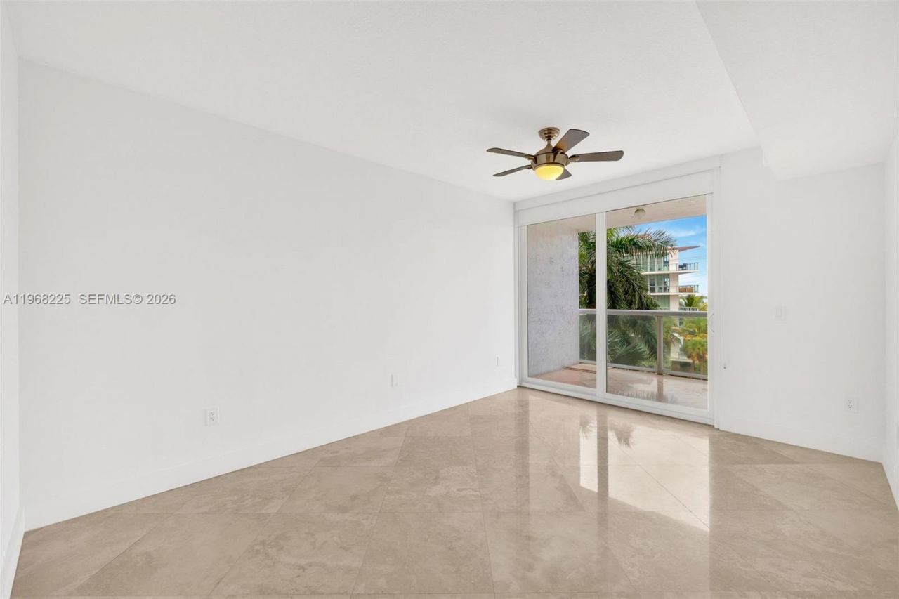 10 Venetian Way, Unit 403, Miami Beach, FL 33139 Photo