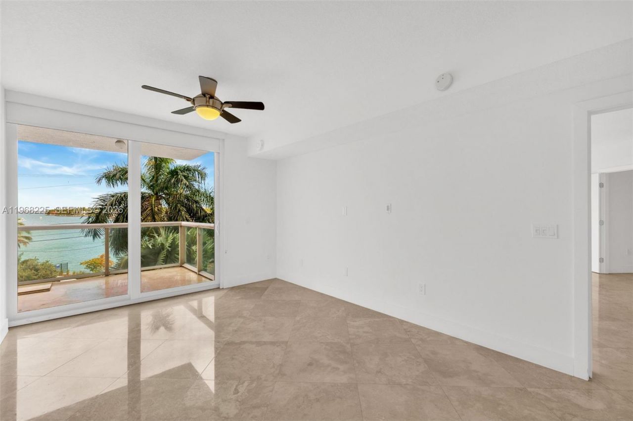 10 Venetian Way, Unit 403, Miami Beach, FL 33139 Photo