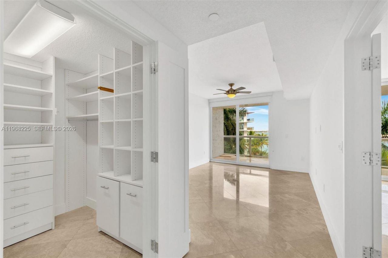 10 Venetian Way, Unit 403, Miami Beach, FL 33139 Photo
