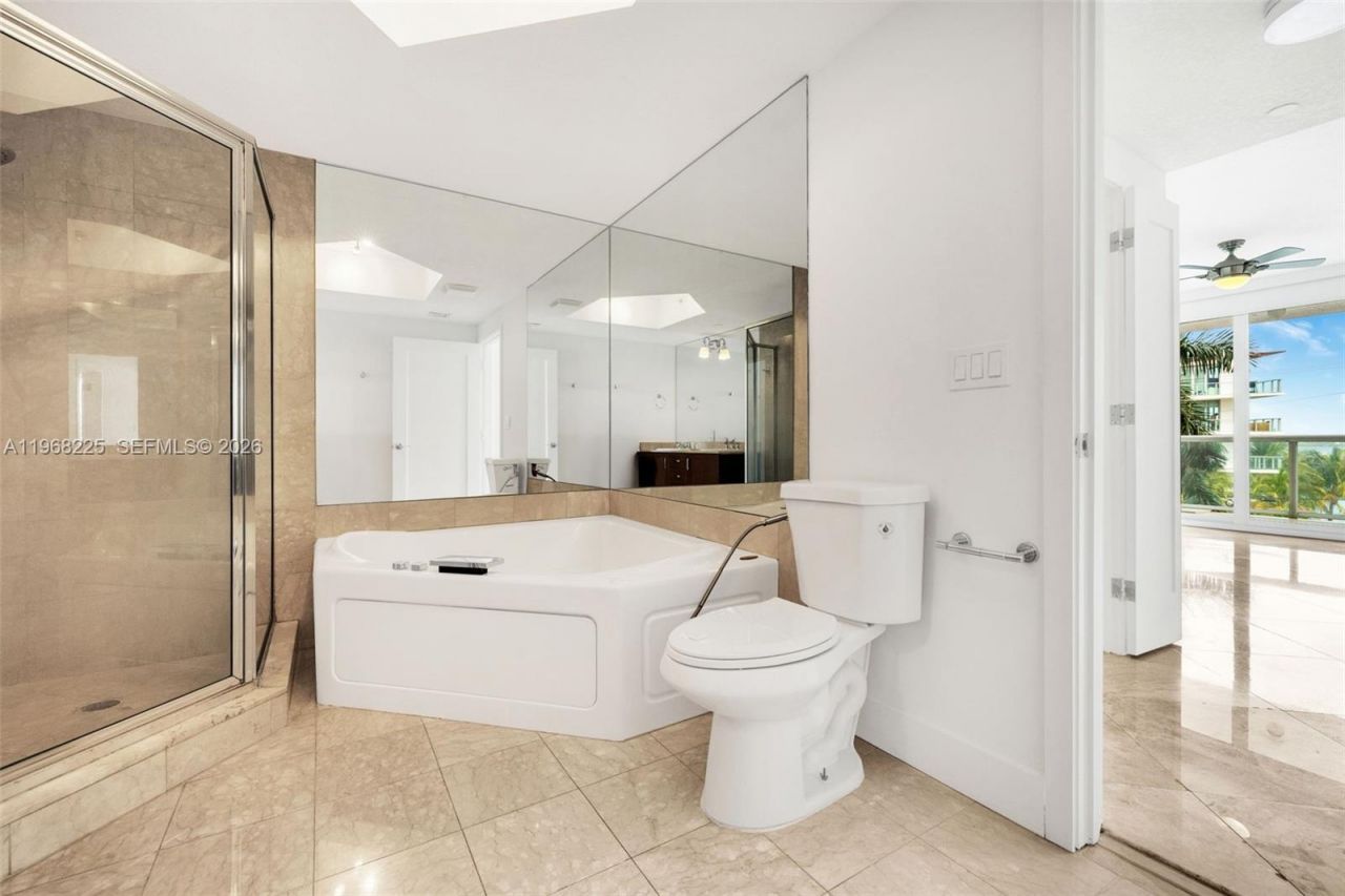 10 Venetian Way, Unit 403, Miami Beach, FL 33139 Photo