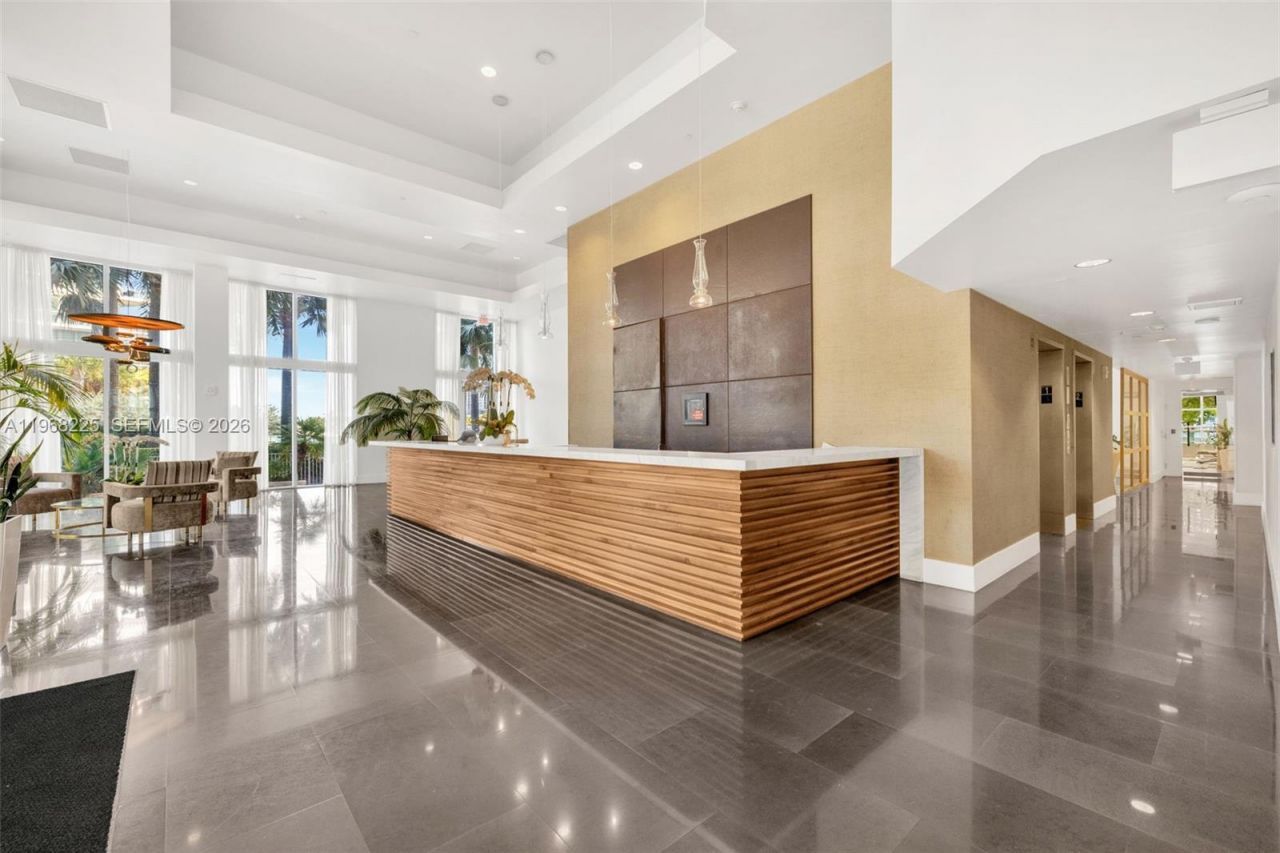 10 Venetian Way, Unit 403, Miami Beach, FL 33139 Photo