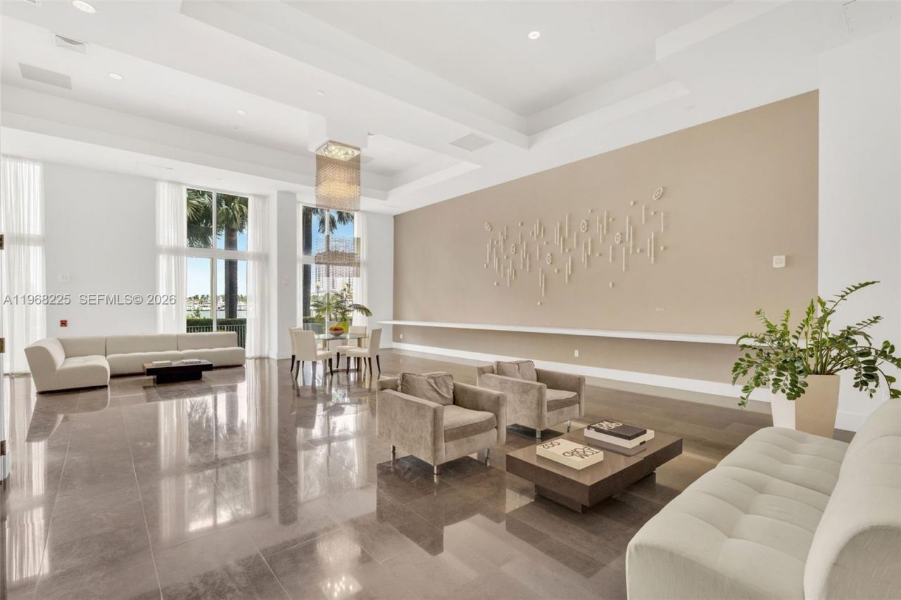 10 Venetian Way, Unit 403, Miami Beach, FL 33139 Photo