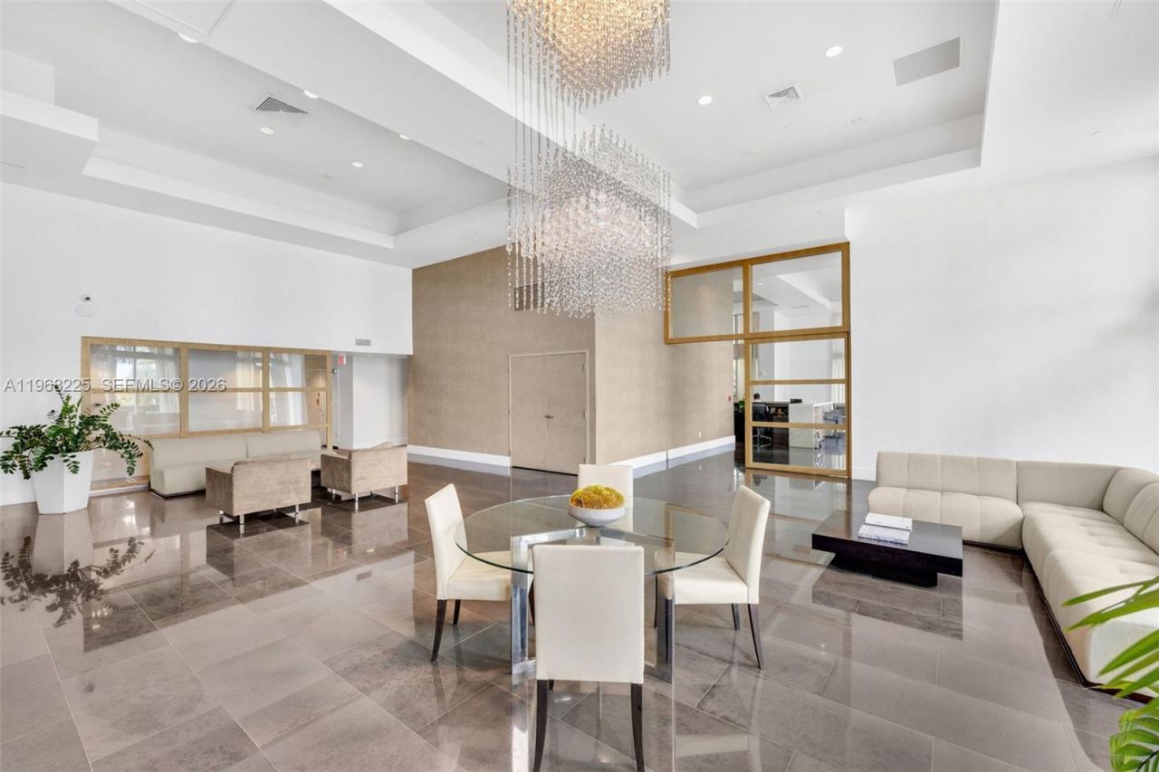 10 Venetian Way, Unit 403, Miami Beach, FL 33139 Photo