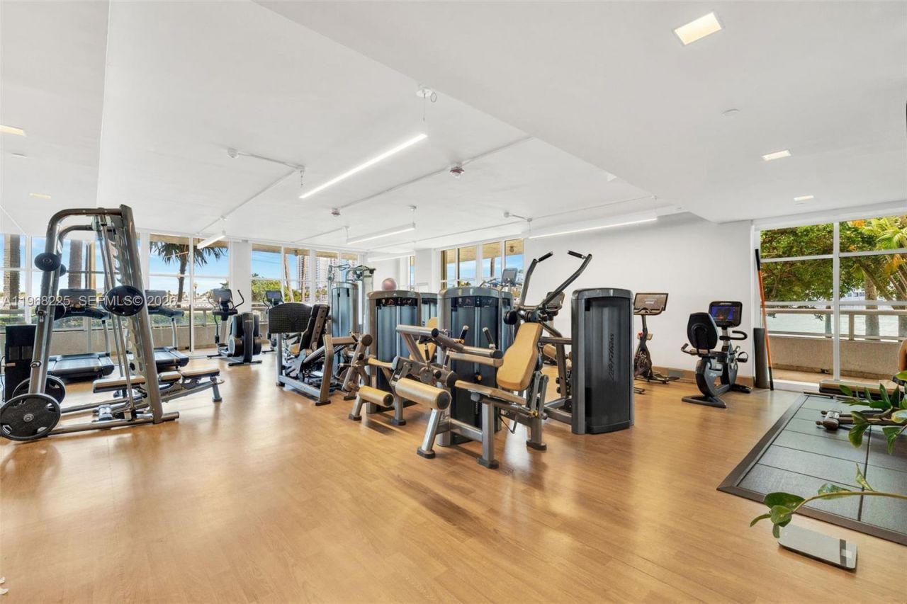 10 Venetian Way, Unit 403, Miami Beach, FL 33139 Photo