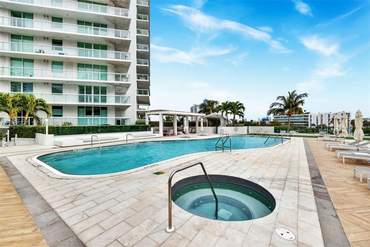 10 Venetian Way, Unit 403, Miami Beach, FL 33139 Photo