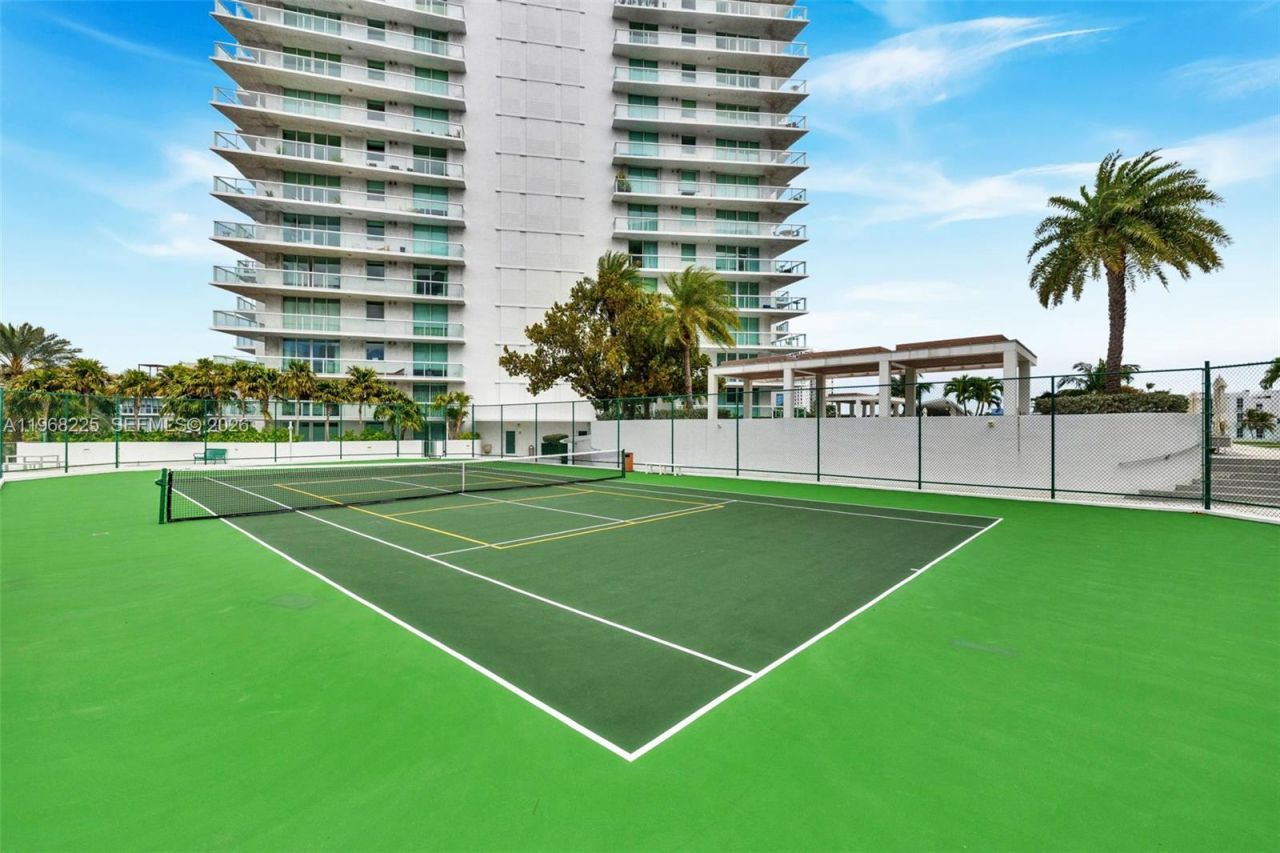 10 Venetian Way, Unit 403, Miami Beach, FL 33139 Photo