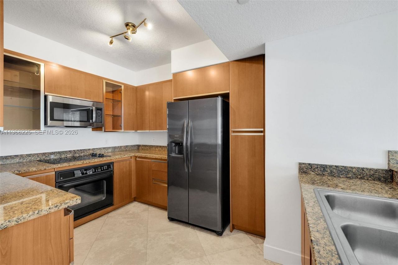 10 Venetian Way, Unit 403, Miami Beach, FL 33139 Photo