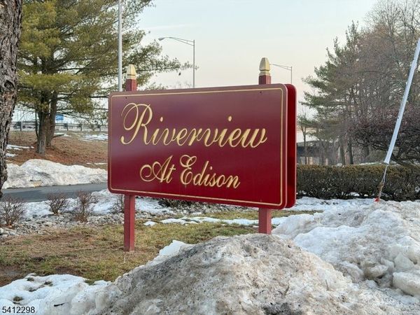 72 Fox Rd, Edison, NJ 08817