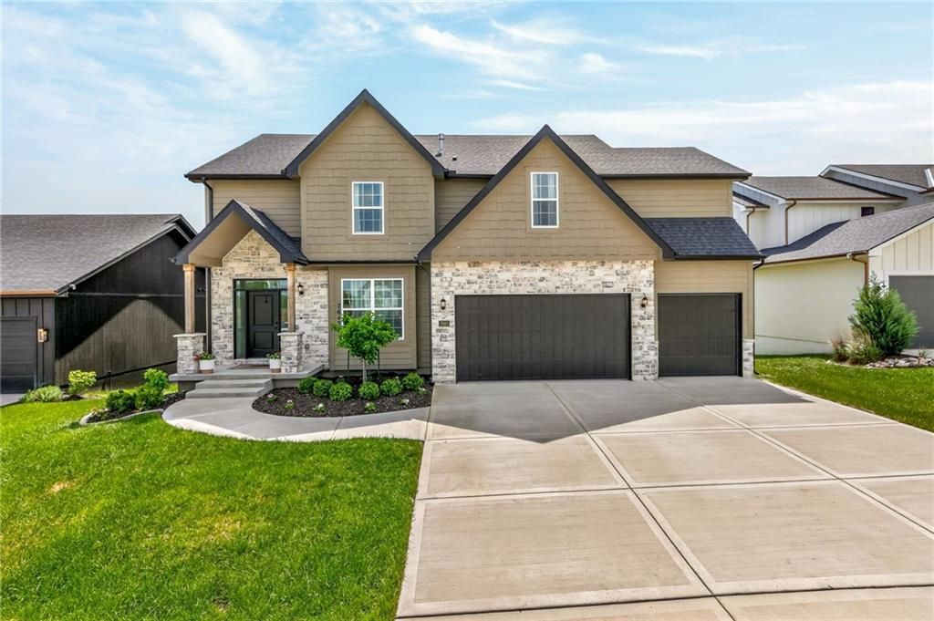 7643 N Sycamore Avenue, Kansas City, MO 64158 Main Photo