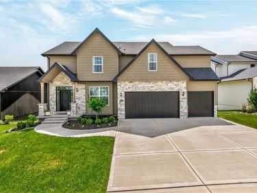 7643 N Sycamore Avenue, Kansas City, MO 64158