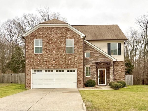 212 Wyburn Pl, Burns, TN 37029