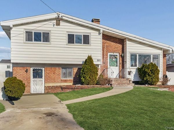 253 W 20th Street , Deer Park, NY 11729