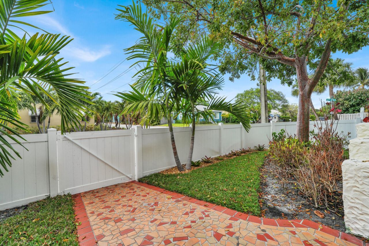 417 N 12th Avenue N, Lake Worth, FL 33460 Photo