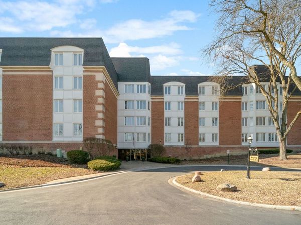 175 Lake Boulevard, Unit 349, Buffalo Grove, IL 60089