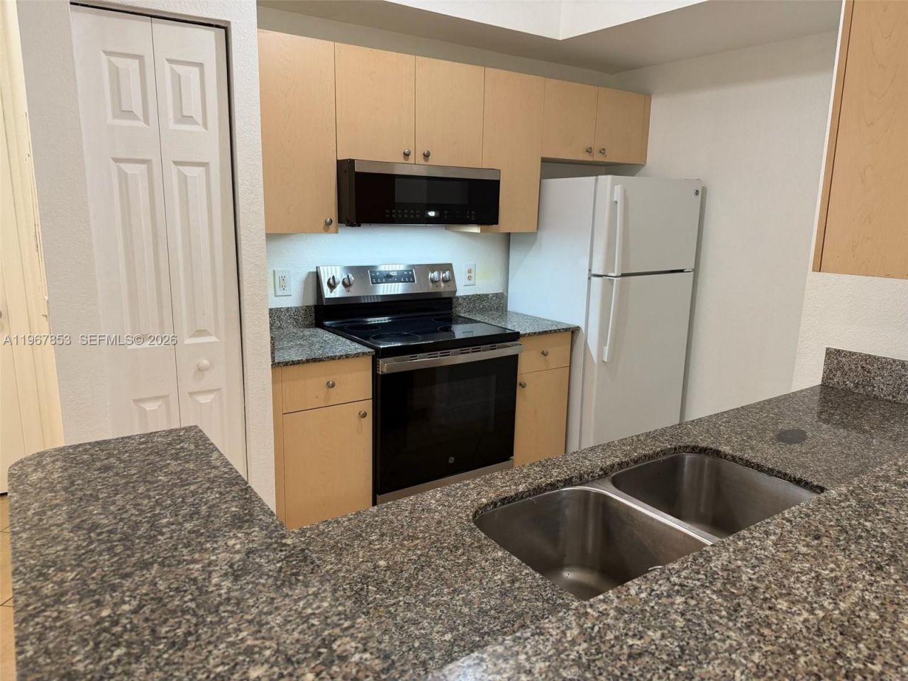 2445 Centergate Dr , Unit 205, Miramar, FL 33025 Photo