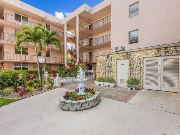 2861 Somerset Dr , Unit 104, Lauderdale Lakes, FL 33311