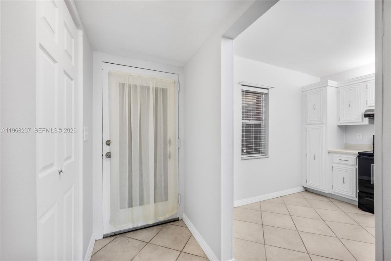 2861 Somerset Dr , Unit 104, Lauderdale Lakes, FL 33311 Photo