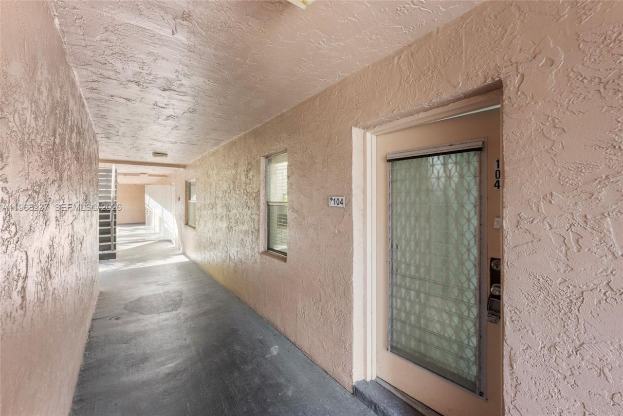 2861 Somerset Dr , Unit 104, Lauderdale Lakes, FL 33311 Photo