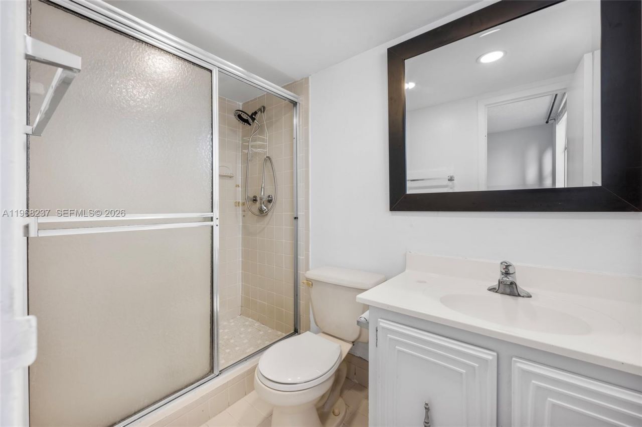 2861 Somerset Dr , Unit 104, Lauderdale Lakes, FL 33311 Photo