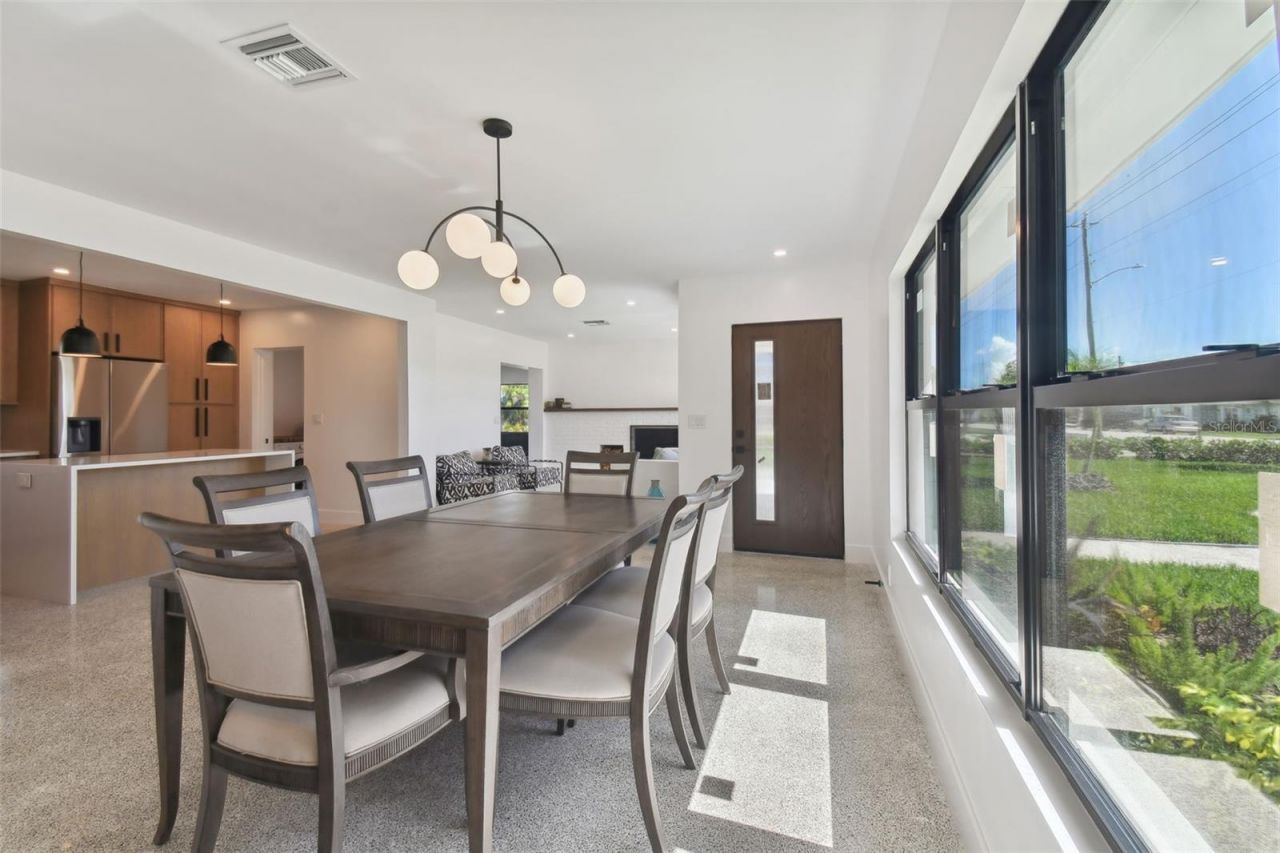 301 Aurora Street E, Venice, FL 34285 Photo
