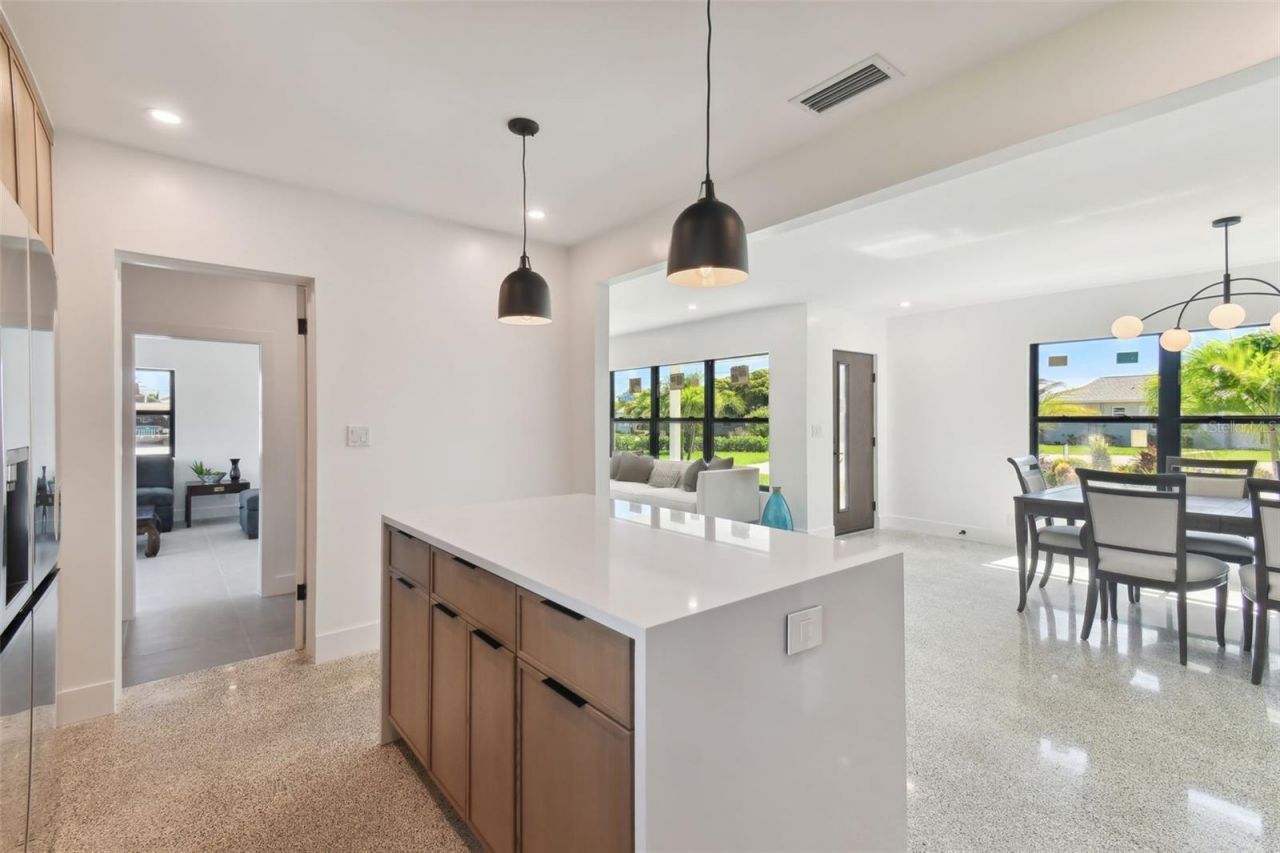 301 Aurora Street E, Venice, FL 34285 Photo